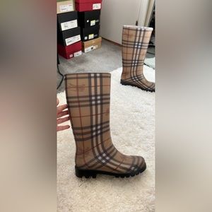 Burberry Super Nova Check Pattern Rain Boots - Neutrals Boots